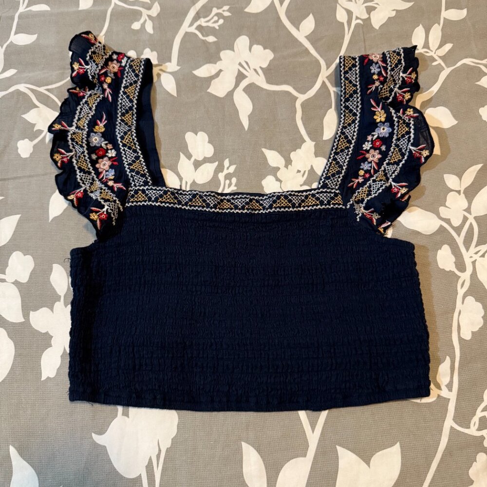 Mi Ami Embroidered Crop Top